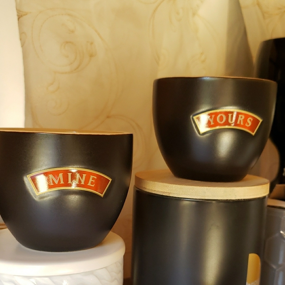 Black and Gold Dining Mugs